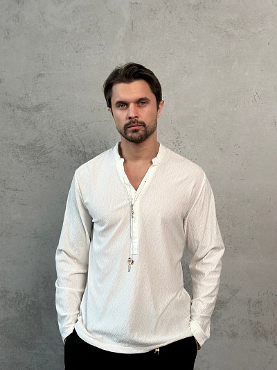 Модная мужская рубашка с кулоном