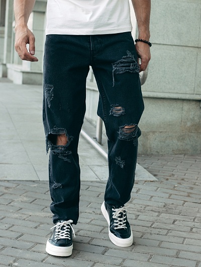 Черные джинсы с потертостями