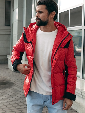 Зимняя куртка в красном цвете