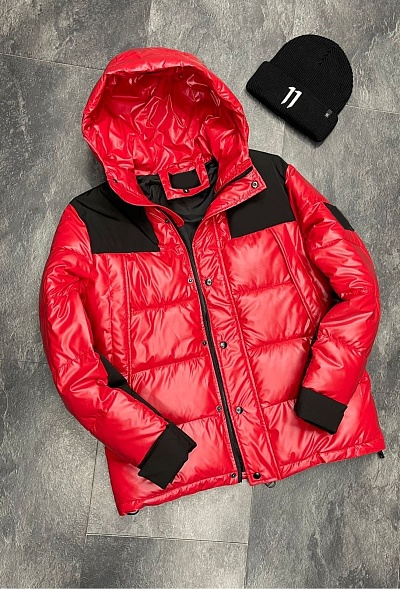 Красная зимняя куртка