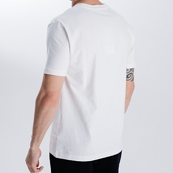 Базовая футболка в белом цвете