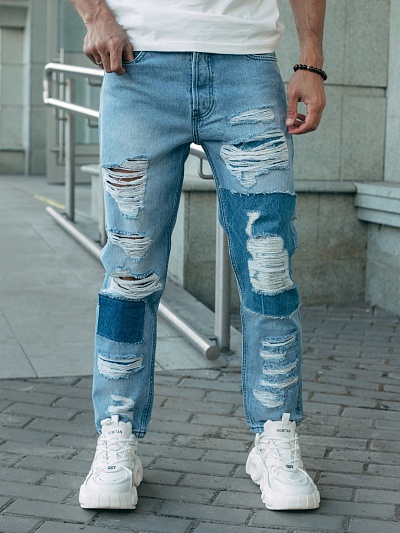 Синие джинсы с потертостями