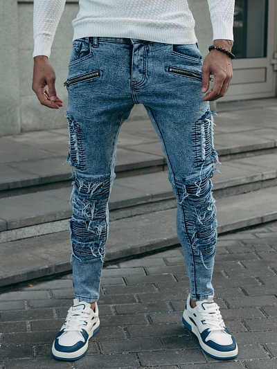 Синие джинсы с рваными элементами