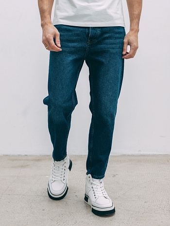 Зауженные мужские джинсы