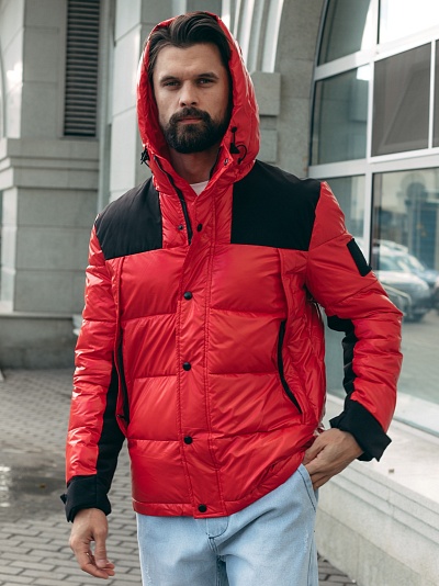 Зимняя куртка в красном цвете